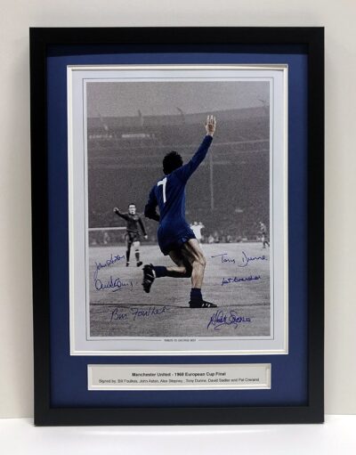 Manchester United 1968 European Cup Final Picture signed by 8 of the Team