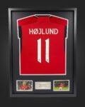 Hojlund signed man united shirt