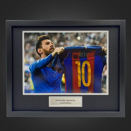 Lionel Messi Signed Photo (2)